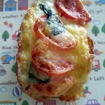 SENSE - トマトとチーズのパン