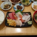 朝市の味処 茶夢 - ２０００円の刺し盛り＆ご飯