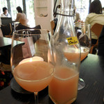 ラ・ボンヌターブル - 桃のジュース