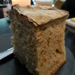 ラ・ボンヌターブル - パン；アップ