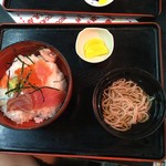 くずの花 - おすすめ海鮮丼(そば付)¥1000 (悲)
