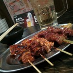 エビス参 - 安旨のモツ焼きが連打を誘う。