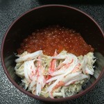 Bikuni Kankou Hausu - 蟹とイクラのご飯です。