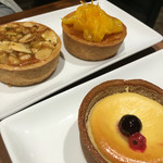 キッシュヨロイヅカ - デザート：チーズケーキ、オレンジ、ナッツ