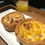 キッシュ2種（ロレーヌ、ツナコーン）