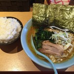 横浜家系らーめん三元 - ラーメン大盛り