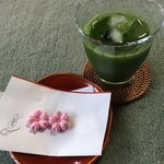 グリーンティーと桜の干菓子‘余香桜’