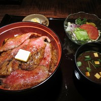 赤坂 津つ井 総本店 - 「名物ビフテキ丼」(2600円)です