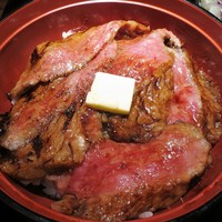 赤坂 津つ井 総本店 - 「名物ビフテキ丼」です