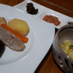 やまめ庵 - 野菜の煮物やたけのこなどの料理もうまい