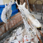 やまめ庵 - 到着に合わせてじっくり焼き上げる鮎とやまめ