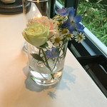 OTTO SETTE - テーブルにはお花とキャンドル