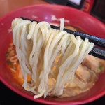 ラーメンまこと屋 - 全部のせ牛醤ラーメン(990円)麺リフト