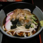 味処 ぐんじ - うどんは、冷やしを選択。思ったよりこしのあるうどんでした。