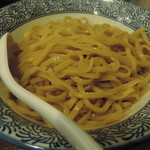 和伊まる - 濃厚煮干し辛鶏つけそばの麺