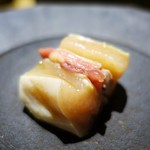 焼鳥 市松 - 比内地鶏の刺身、胸肉と、間にもも肉