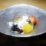 焼鳥 市松 - フルーツの盛り合わせ
        ヨーグルトのパウダー 