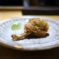 焼鳥 市松 - 鶉のチューリップ、ライムを搾って