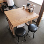 博多だるま - テーブル席♪