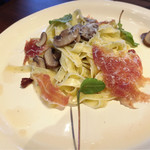 52205146 - セージを練り込んだ生フィットちーねとハモンセラーノのバターソース