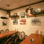 せんば自由軒 - テーブル席です。