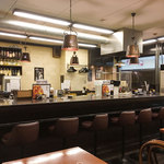 せんば自由軒 - カウンター席です。