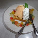 珈琲屋らんぷ - 期間限定夏真ニュー　夕張メロンフルーツワッフル