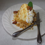 珈琲屋らんぷ - 期間限定夏メニュー　アーモンドキャラメルワッフル