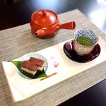 茶塞特 (喜欢的日本茶 (煎茶/烘茶/抹茶) 中的任意一种和今天的茶点的套餐)