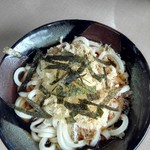 Katsuya - 冷やし 400円  中太のぷにぷに食感のもちもち麺に濃いめの出汁でうまい。