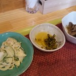 ダイニング桜 - ランチはまず惣菜が並んで