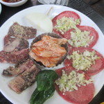 焼肉鴻漸 - Bセット2550円牛ホルモンを選択