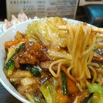 スタミナラーメン がむしゃ - 熱々の餡にキンキンに冷やした麺、アンマッチだが、旨いです。