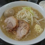 ラーメンいつき - 再訪：醤油ラーメン中盛200g、煮玉子、野菜四分の一、ニンニク増し