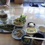 Teuchi Jinen Gosoba - 別注の天ぷら（時価）とその他セット品