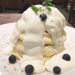 ザ・フレンチトースト ファクトリー - シルキーブラマンジェソースとフレッシュブルーベリー  1350円