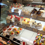 パティスリーエヌ．アツヒロ - 店内 '16 1月上旬