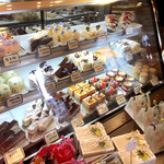 パティスリーエヌ．アツヒロ - 店内 '16 1月上旬