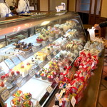 パティスリーエヌ．アツヒロ - 店内 '16 1月上旬