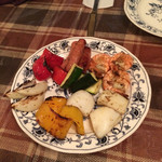 再度山荘 - 2016.6.13:前菜:赤・黄色のパプリカ、玉葱、ズッキーニ、ウィンナー、エビ、イカ
      