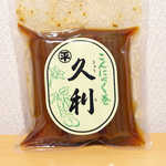 Maru hei - こんにゃく巻・久利（ハーフ￥340）。円筒形こんにゃくの芯に、きゅうりを詰めた珍しい漬物です