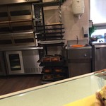 Perino Vesco Fornai In Torino - パンを焼くオーブンが見える