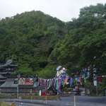 いろり山賊 - 野口峠バス停の目の前に珍スポット的な要素がムンムン感じられる、いろり山賊　玖珂店があります。