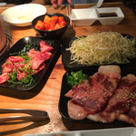 炭火焼肉ホルモン 徳臓 - 2016.5. 赤身切り落とし、大根キムチ、ネギサラダ、テール焼き