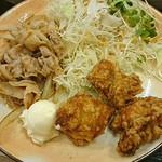 街かど屋 - 唐揚げと生姜焼き定食、麦とろごはん