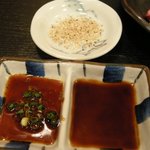 伽羅 - 「馬刺しロース」用の甘い醤油、にんにく醤油、塩