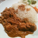 海南チキンライス 夢飯 - ココナッツミルク風味のカレー。