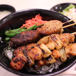 あぶりどりの親子丼 丼米 - 焼き鳥丼 1296円。