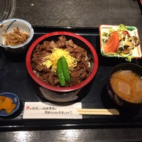 松永牧場 銀座本店 - 「松永すき重」〜♪
                900円。