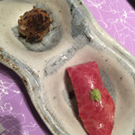 神楽坂 翔山亭 黒毛和牛贅沢重専門店 神楽坂本店 - 黒毛和牛贅沢重(松)のセットの焼きしぐれ味噌とザブトンの握り